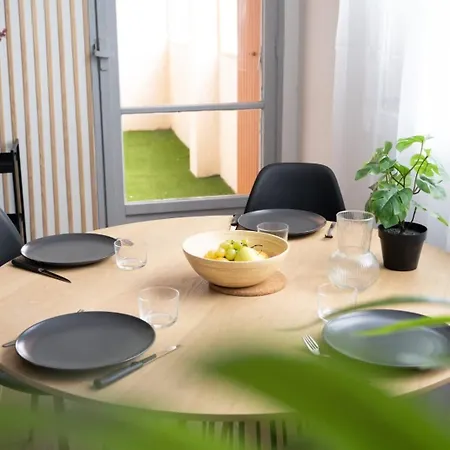 Grand T5 - Lumineux - Patio Apartment